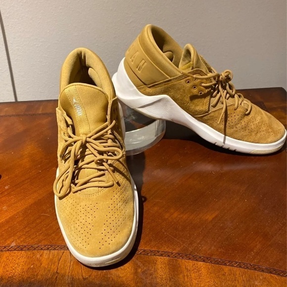 JORDAN FLIGHT FRESH PREMIUM MEN Sz 11 -WHEAT-COMFORT NEW RARE ah6462-725 - Picture 1 of 11